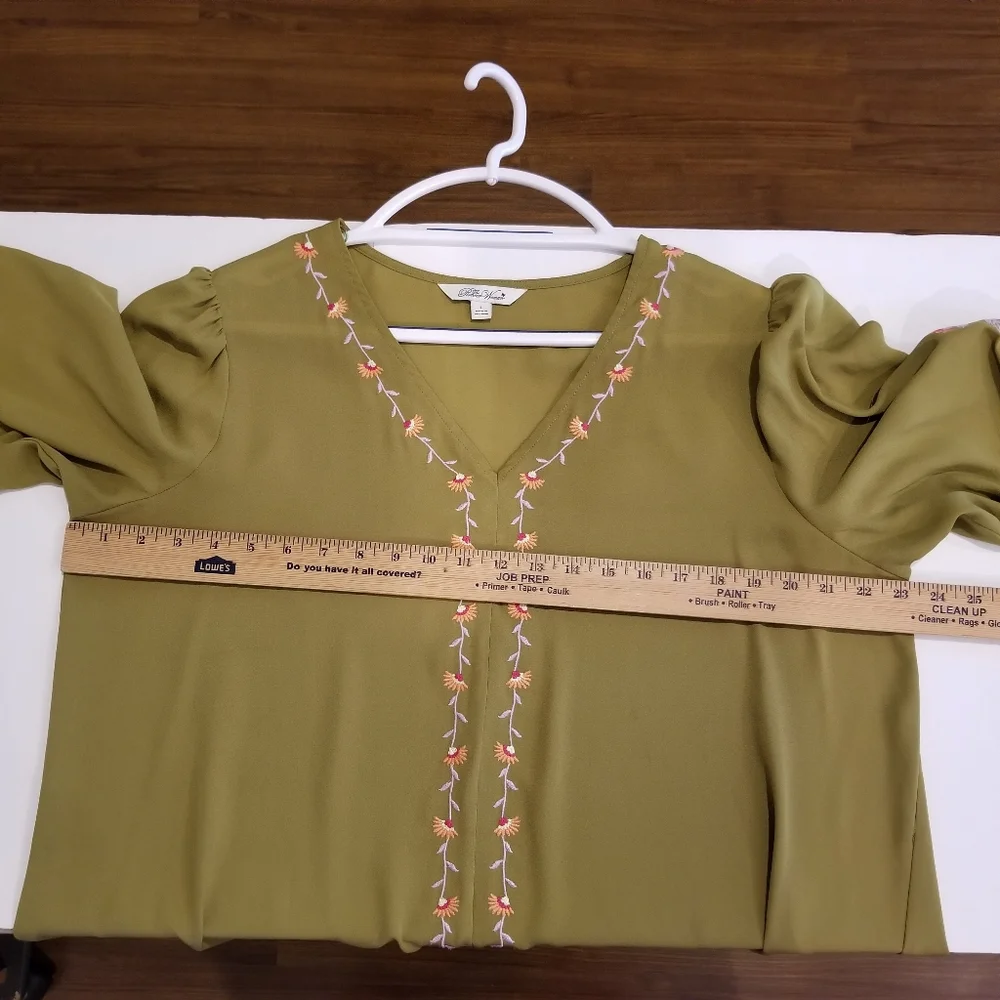 The Pioneer Woman Top Women's Large Olive Green Floral Embroidered Sleeve V Neck - Picture 5 of 8